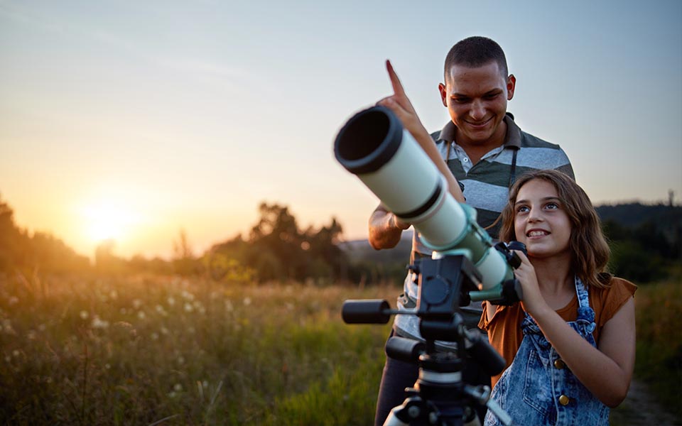 Take Your Kids Stargazing in Your Own Backyard | Little Tikes™